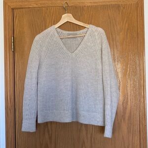 Everlane The Oversized Alpaca V-Neck Pullover Sweater in Almond